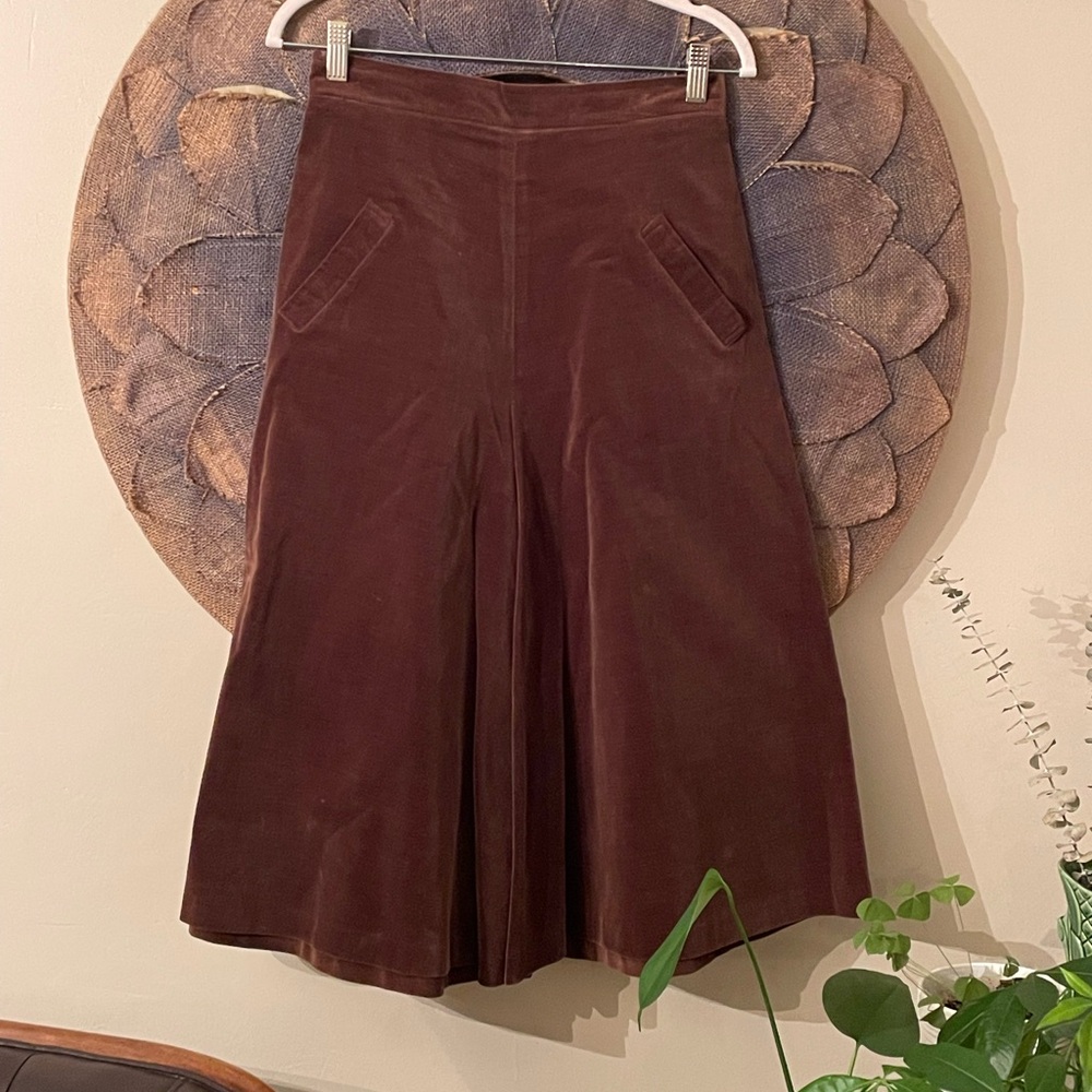Chaus Vintage High-Waisted Velvet Culotte Pants